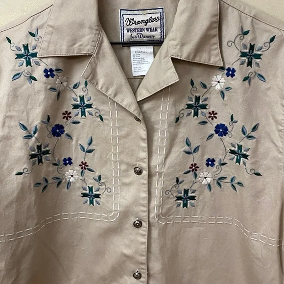 Vintage Wrangler Western Wear Embroidered Button Down Shirt - Picture 3 of 7